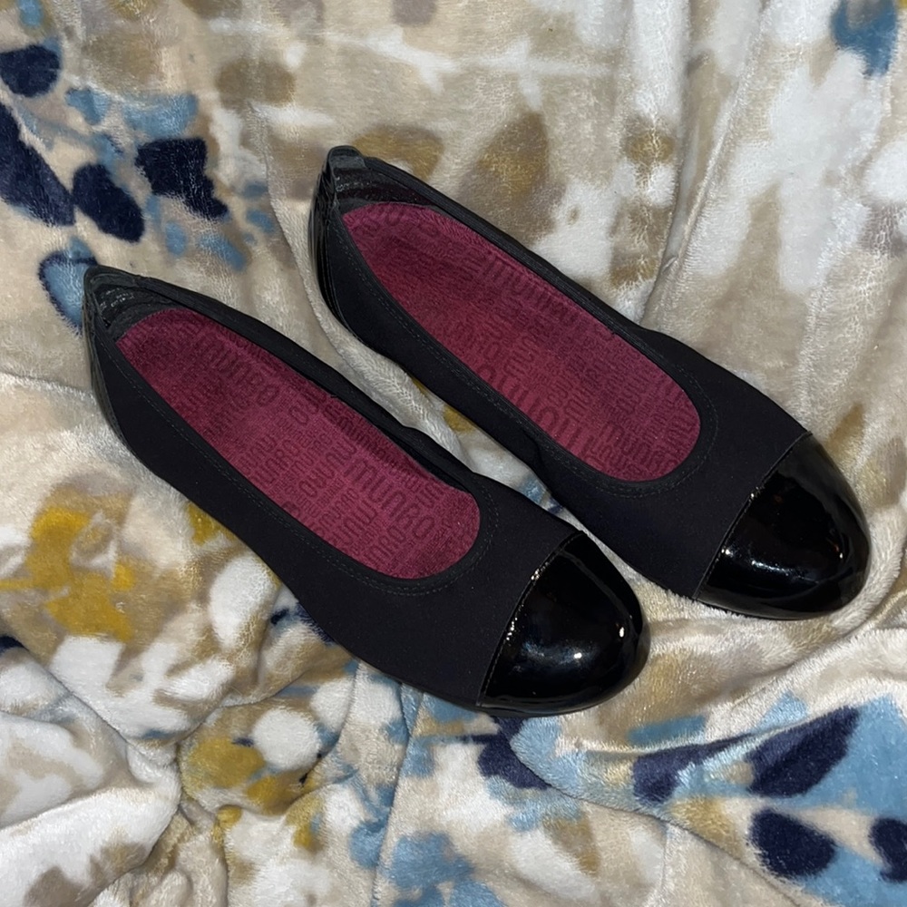 Munro Henlee Cap Toe Flat